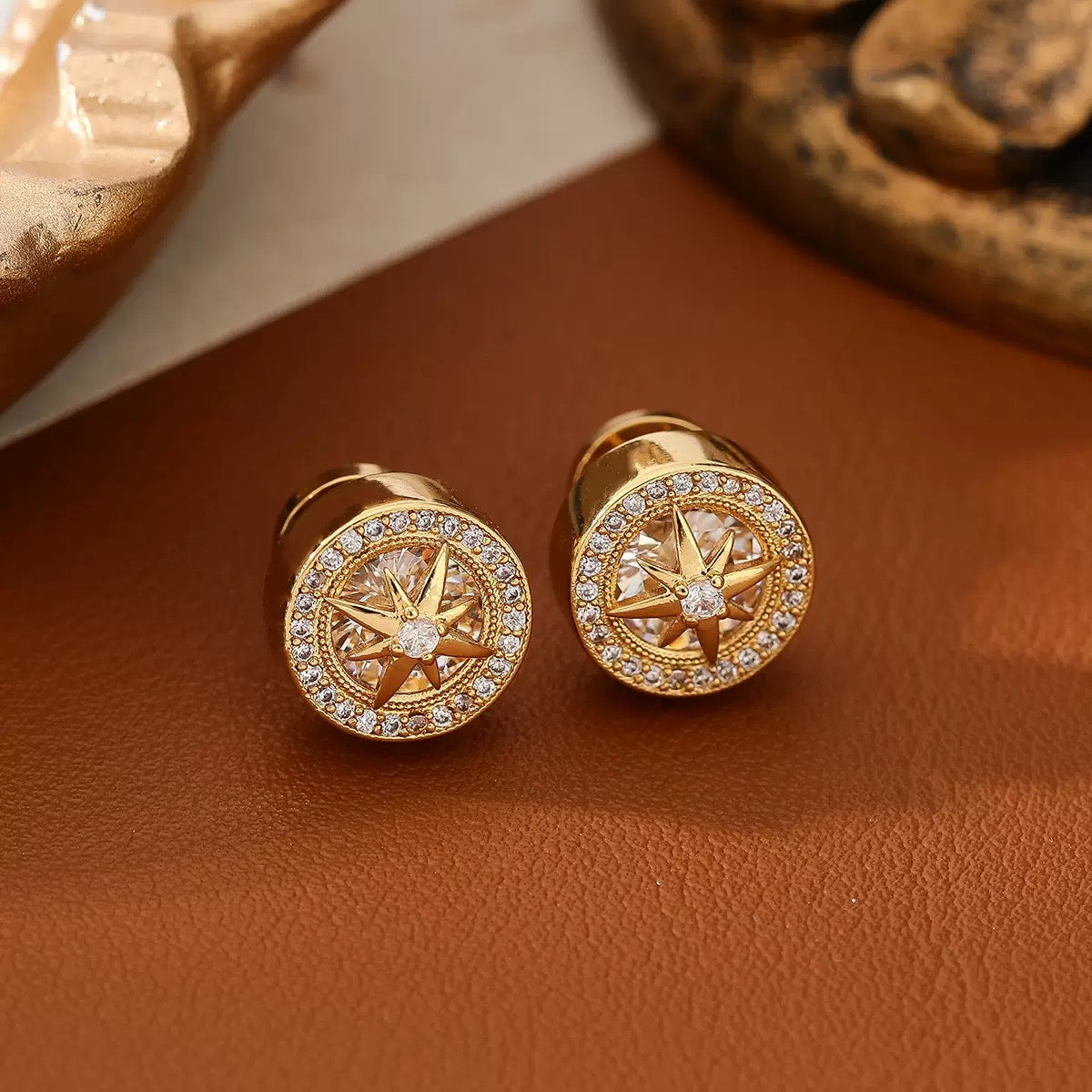 Gold Star Stud Earrings with Crystal Details – Elegant Fashion Jewelry