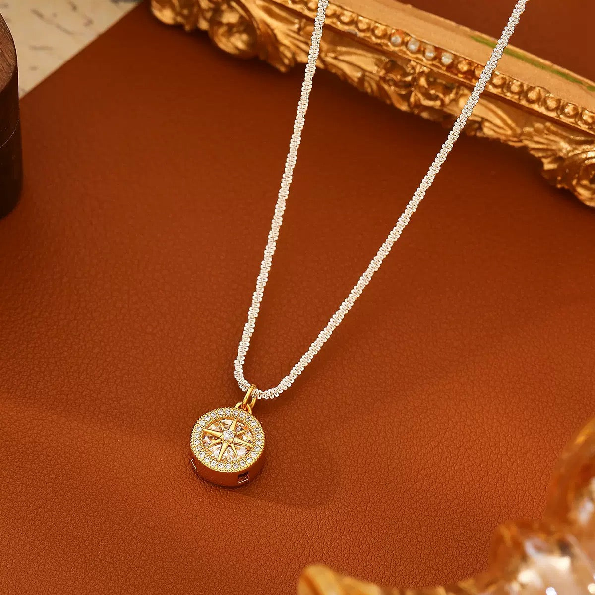 Gold Compass Pendant Necklace with Crystal Details – Elegant Fashion Jewelry