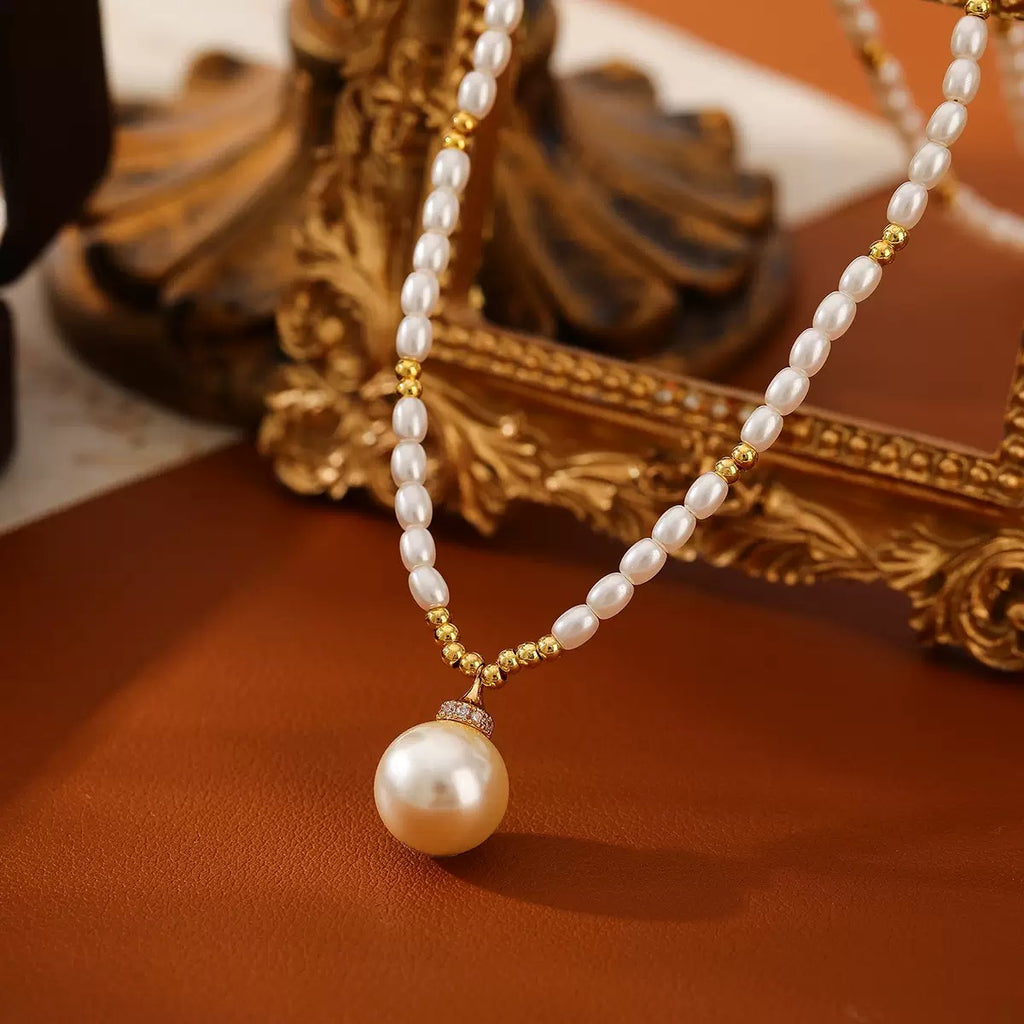 Pearl Pendant Necklace with Gold Accents – Elegant Fashion Jewelry